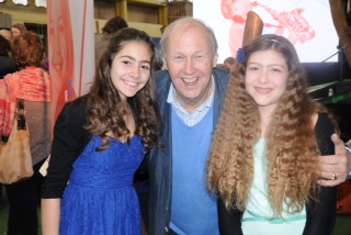 Edwin reikt prijzen De Muziekwedstrijd uit